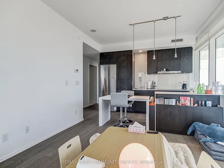 1 Bloor St E #2504 — Photo 8