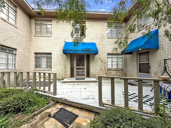 4th image of 243 Indiana Ave