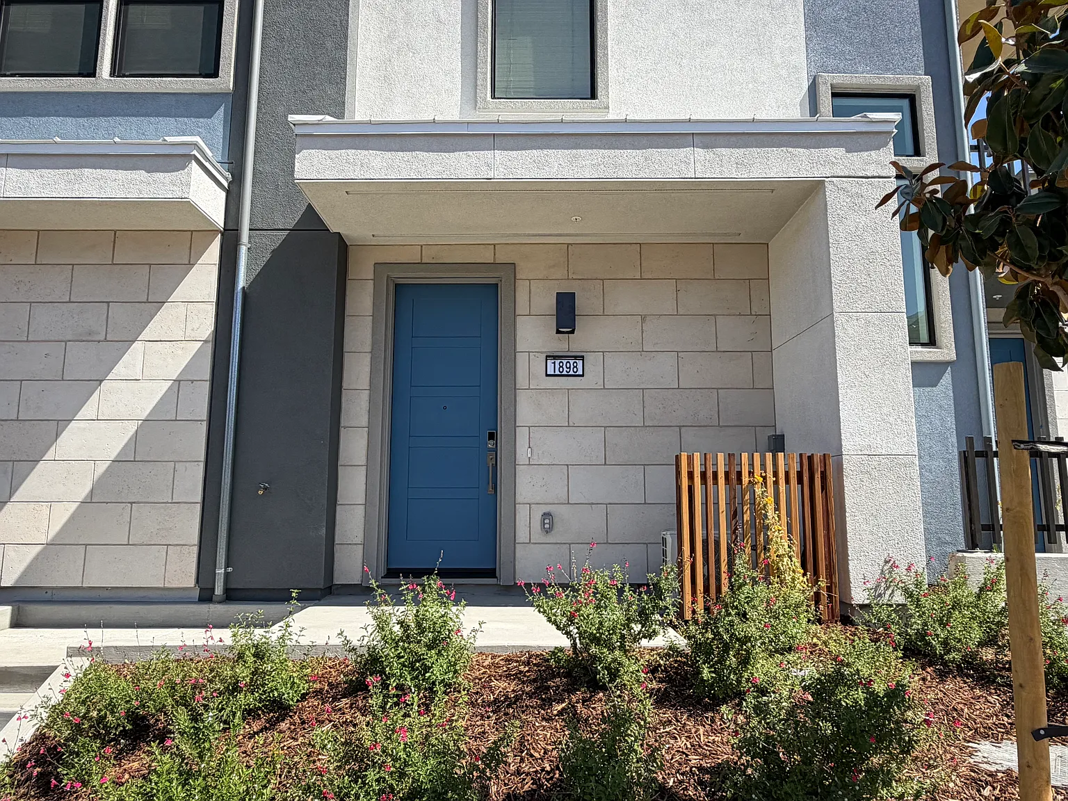 3 bed, 2.5 bath, 1817 sqft, $4,980 — Photo 4