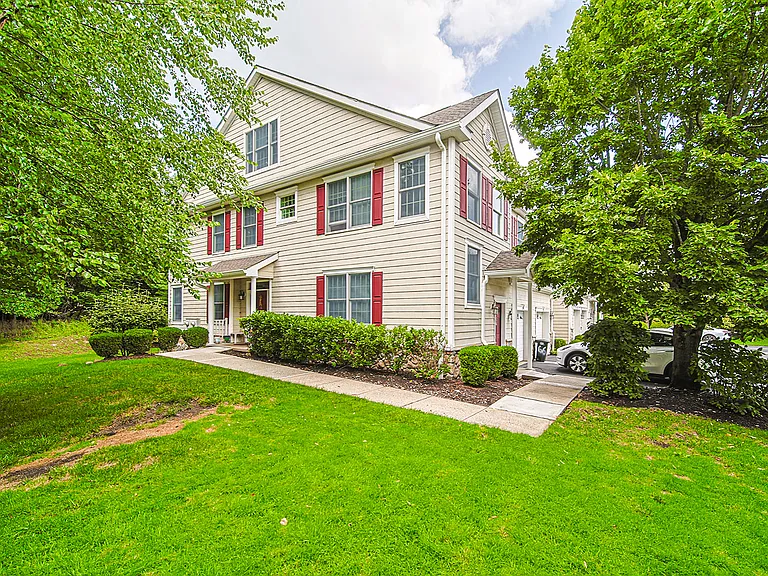 66 Pheasant Run — Photo 2