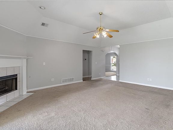 4th image of 9285 Sarsen Dr