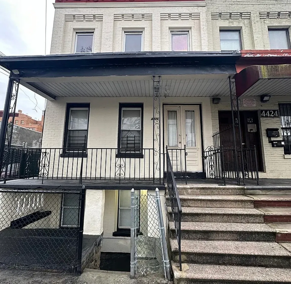 4 bed, 2500 sqft, $3,000 — Photo 1