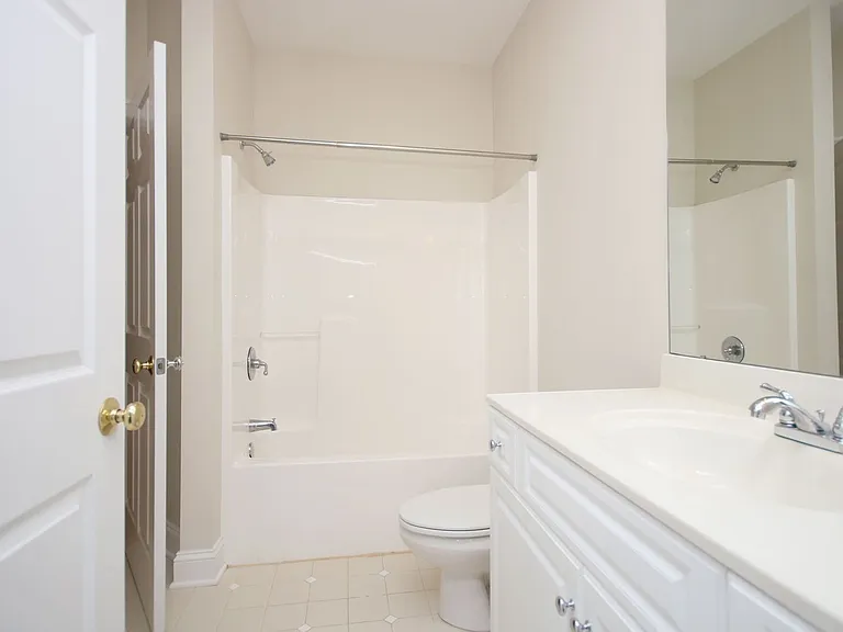 1052 Glenwood Station Ln #201 — Photo 8