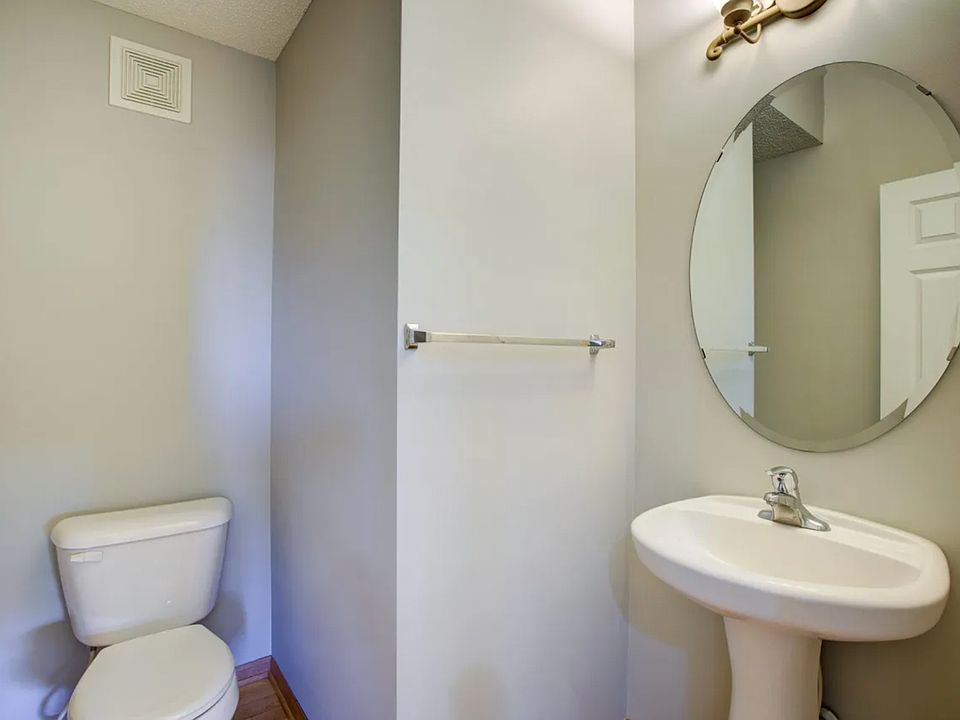 1/2 Bath