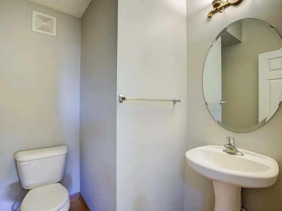 1/2 Bath