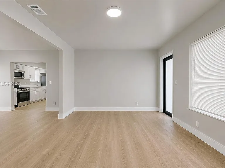 101 W 11th St #8 — Photo 8