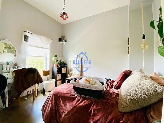 Rented by Blue Egg Realty Corp | media 8