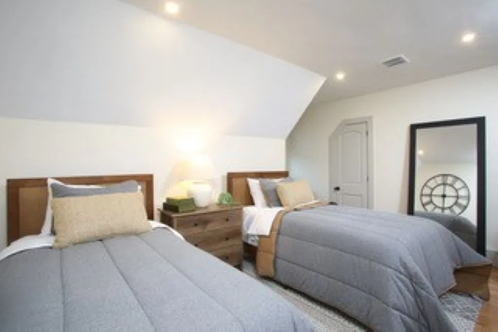 2 bed, 1200 sqft, $3,450 — Photo 2