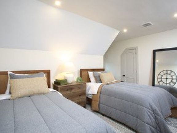 2nd image of 44 Main St #2