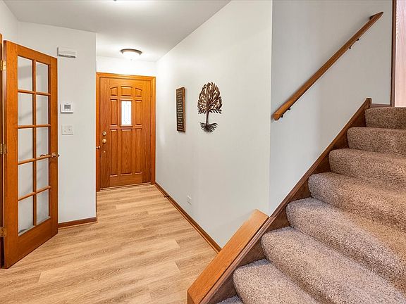 5th image of 214 Deerpath Dr