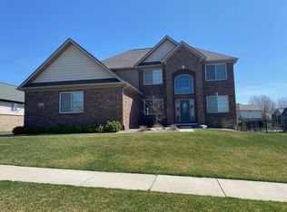 332 Red Cedar Dr, Oxford, MI 48371