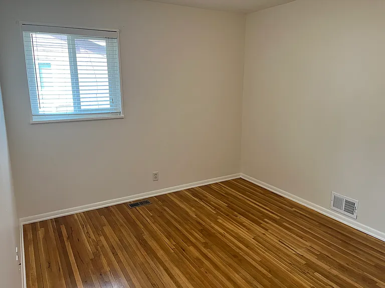 3605 Martin Dr — Photo 30