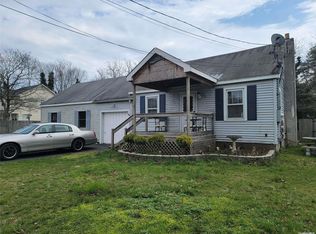 8 Ivy Rd, Mastic Beach, NY 11951