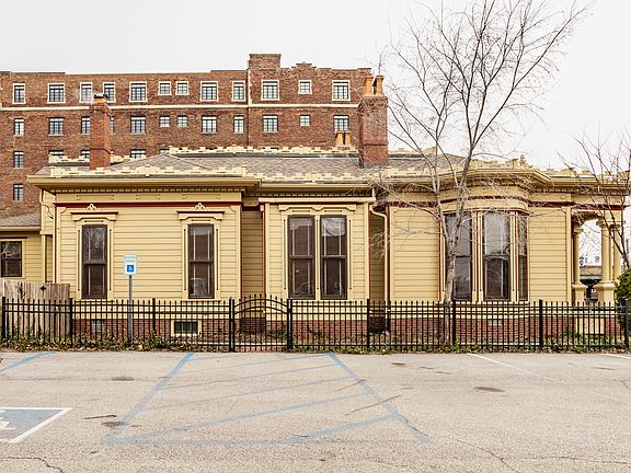 2nd image of 1010/1028 N Delaware St