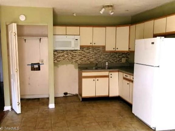 4th image of 1613 Withersea Ln