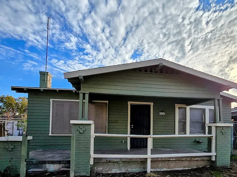2424 E Hedges Ave — Photo 1