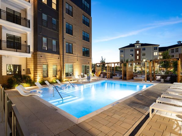 905 Lakeford Dr #305