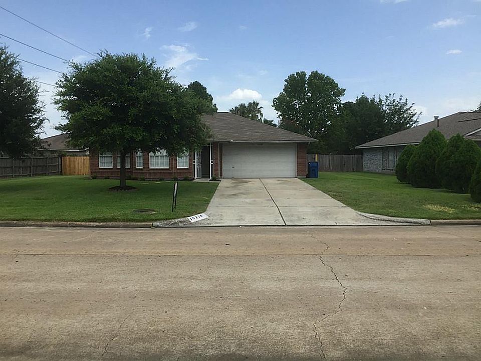 1st image of 10218 Woodland Oaks Dr