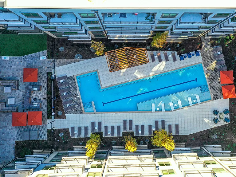 Relax at our resort-style pool and courtyard.