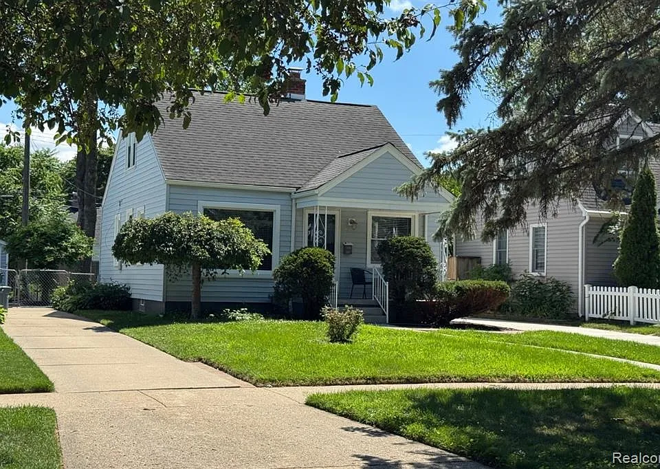 128 Girard Ave