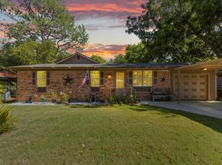 1115 Poindexter Ave, Cleburne, TX 76033