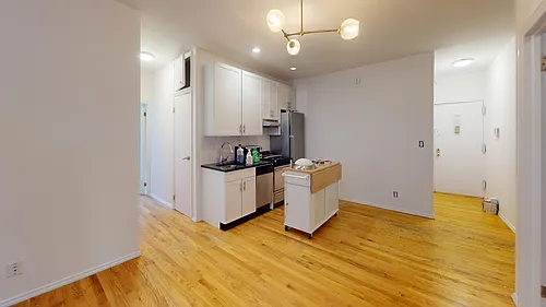 240 Waverly Pl #62 Photo 1