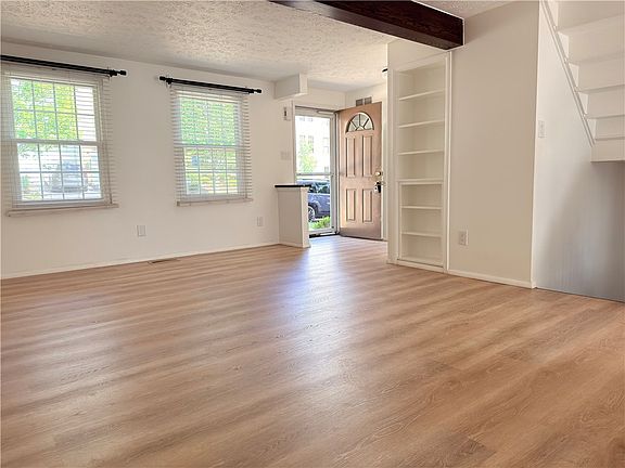 5th image of 330 Murrays Ln