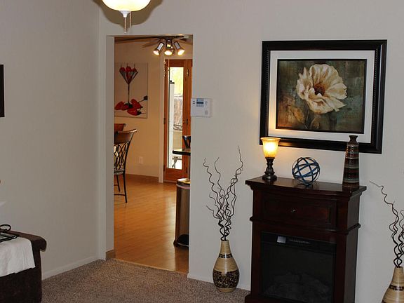 5th image of 1034 W Julie Dr