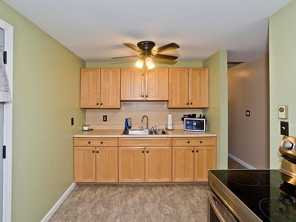 5th image of 78 Glendale St
