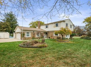 32049 Cambridge Dr, Warren, MI 48093