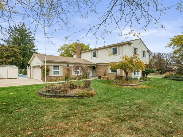 32049 Cambridge Dr, Warren, MI 48093