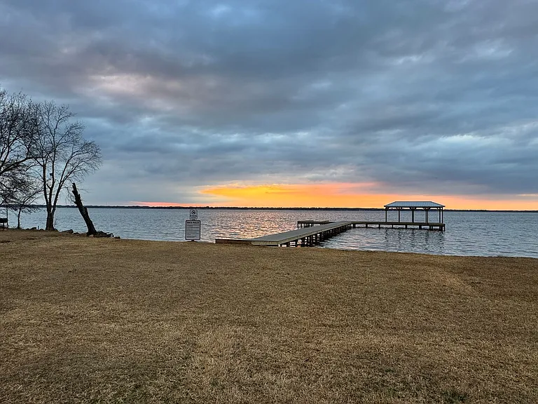 Water's Edge — Photo 7