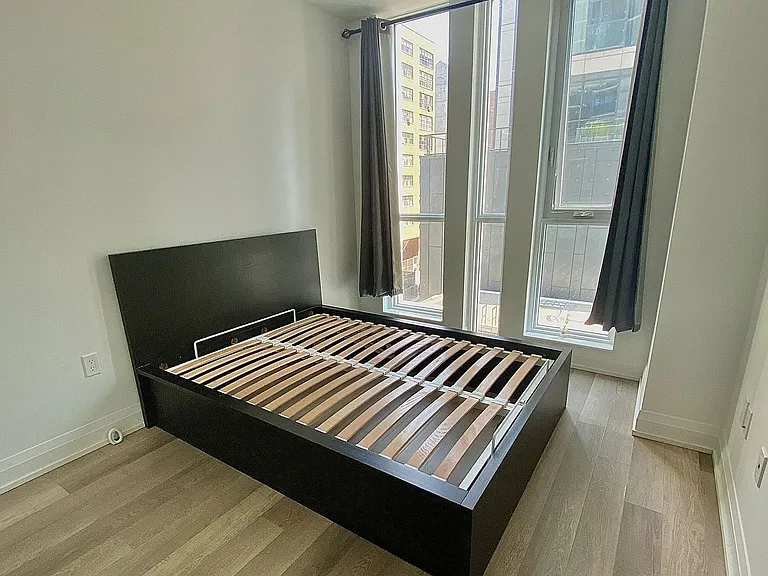 77 Mutual St #404 — Photo 8