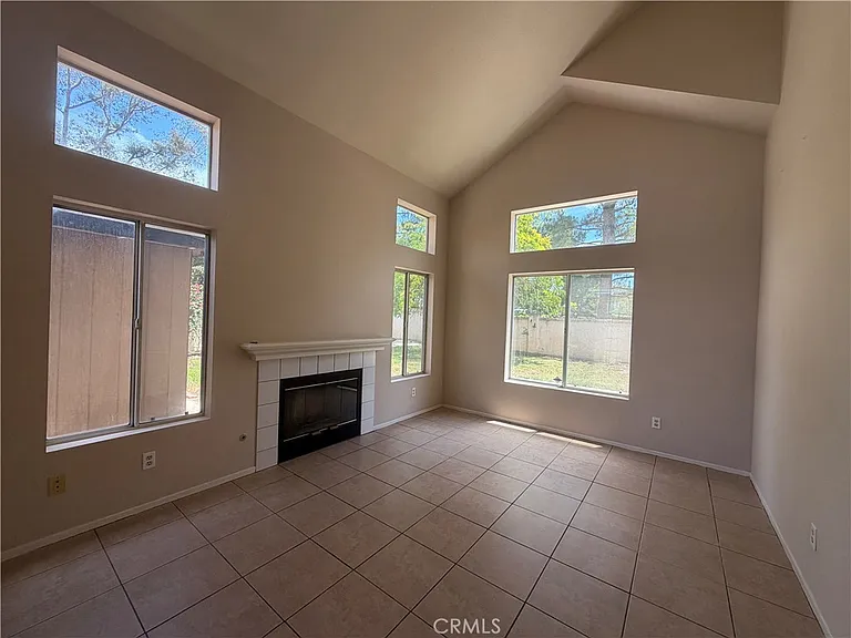 42920 Corte Salamanca — Photo 5
