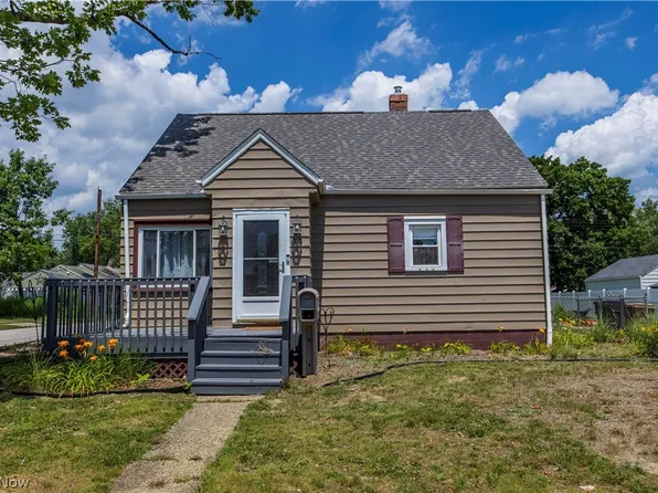 33 Pierce Ave, Cuyahoga Falls, OH 44221