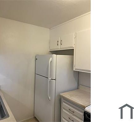 3rd image of 2201 Lemontree Way