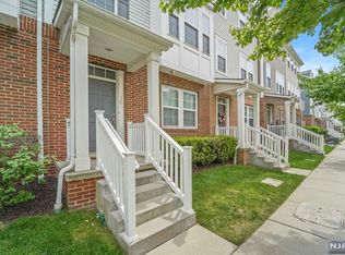 16 Wesmont Dr, Wood Ridge, NJ 07075