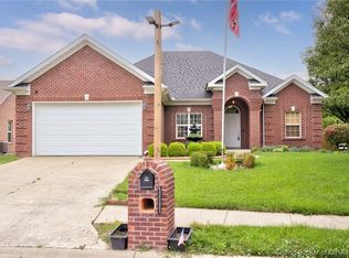 11813 Perry Crossing Pkwy, Sellersburg, IN 47172