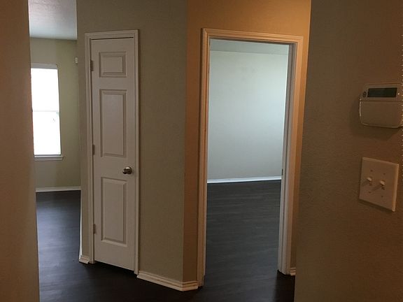 3rd image of 824 Sheryn Dr