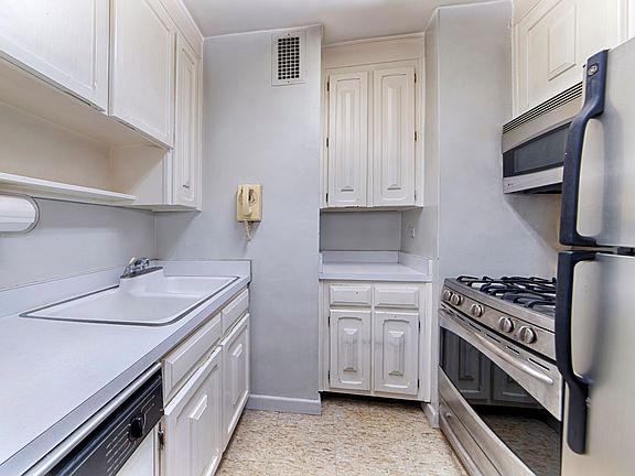4th image of 1084 2nd Ave #19A