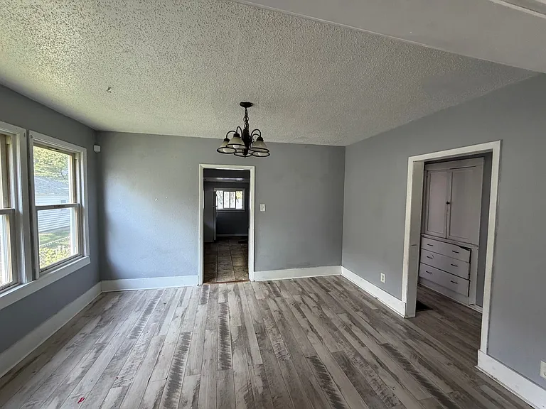 2517 Yale Blvd — Photo 3