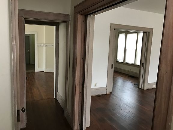 4th image of 538 Reinhard Ave #538