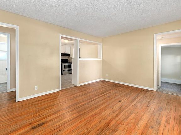 5th image of 106 Elmwood Dr