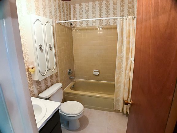 3rd image of 9623 N Hartts Dr