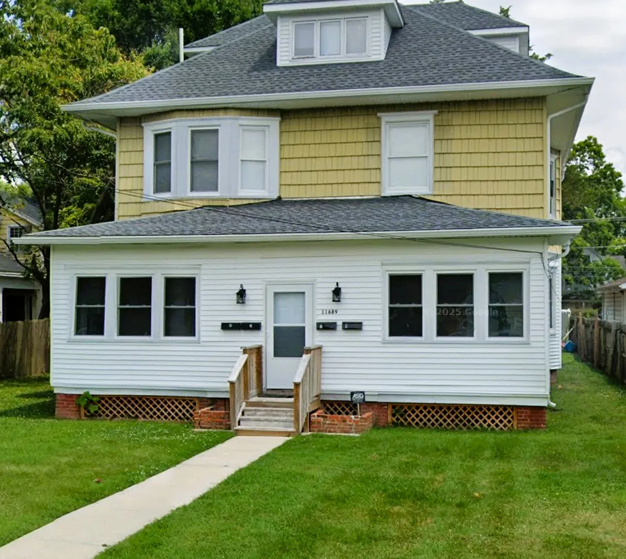 11689 Somerset — Photo 1
