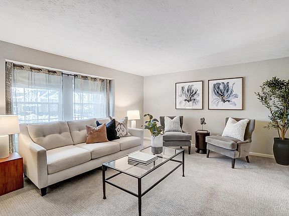 5th image of 10925 Barrington Ct