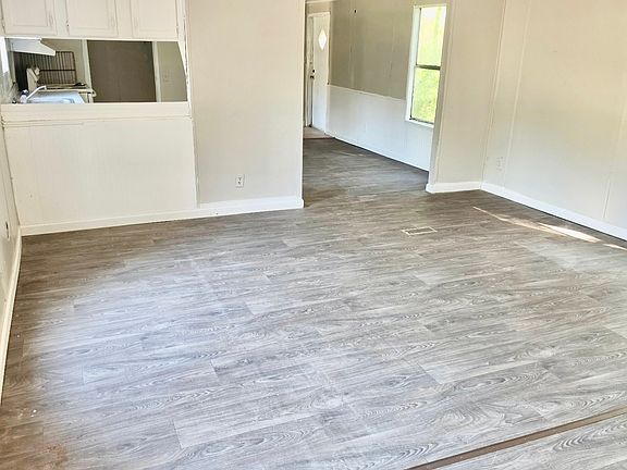 4th image of 433 Rose Ln #13