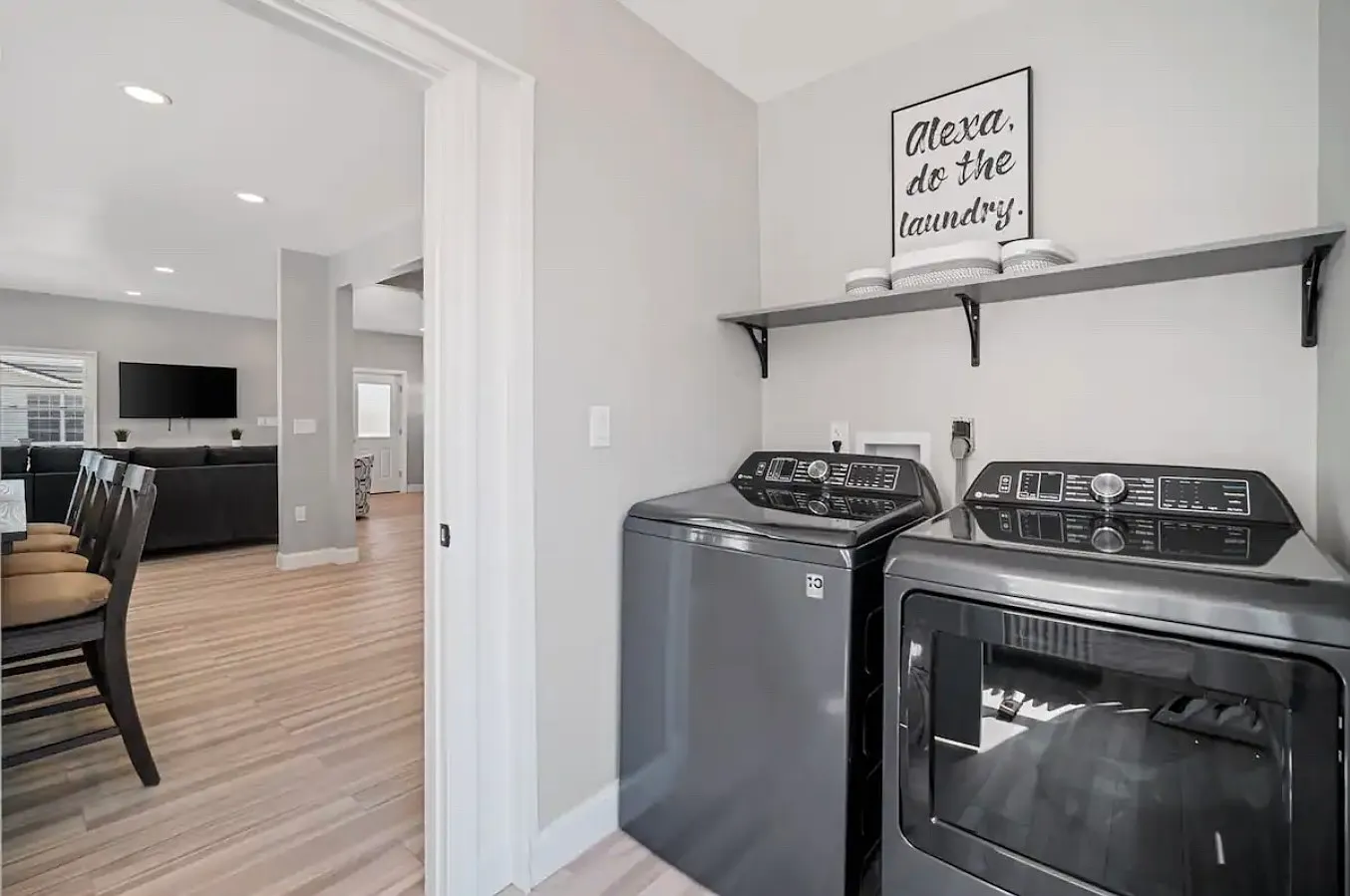 4 bed, 2.5 bath, 2500 sqft, $2,750 — Photo 3