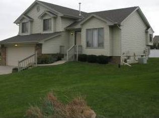 7902 Aspen Ct, La Vista, NE 68128