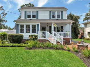 52 Lanier Ln, Bay Shore, NY 11706